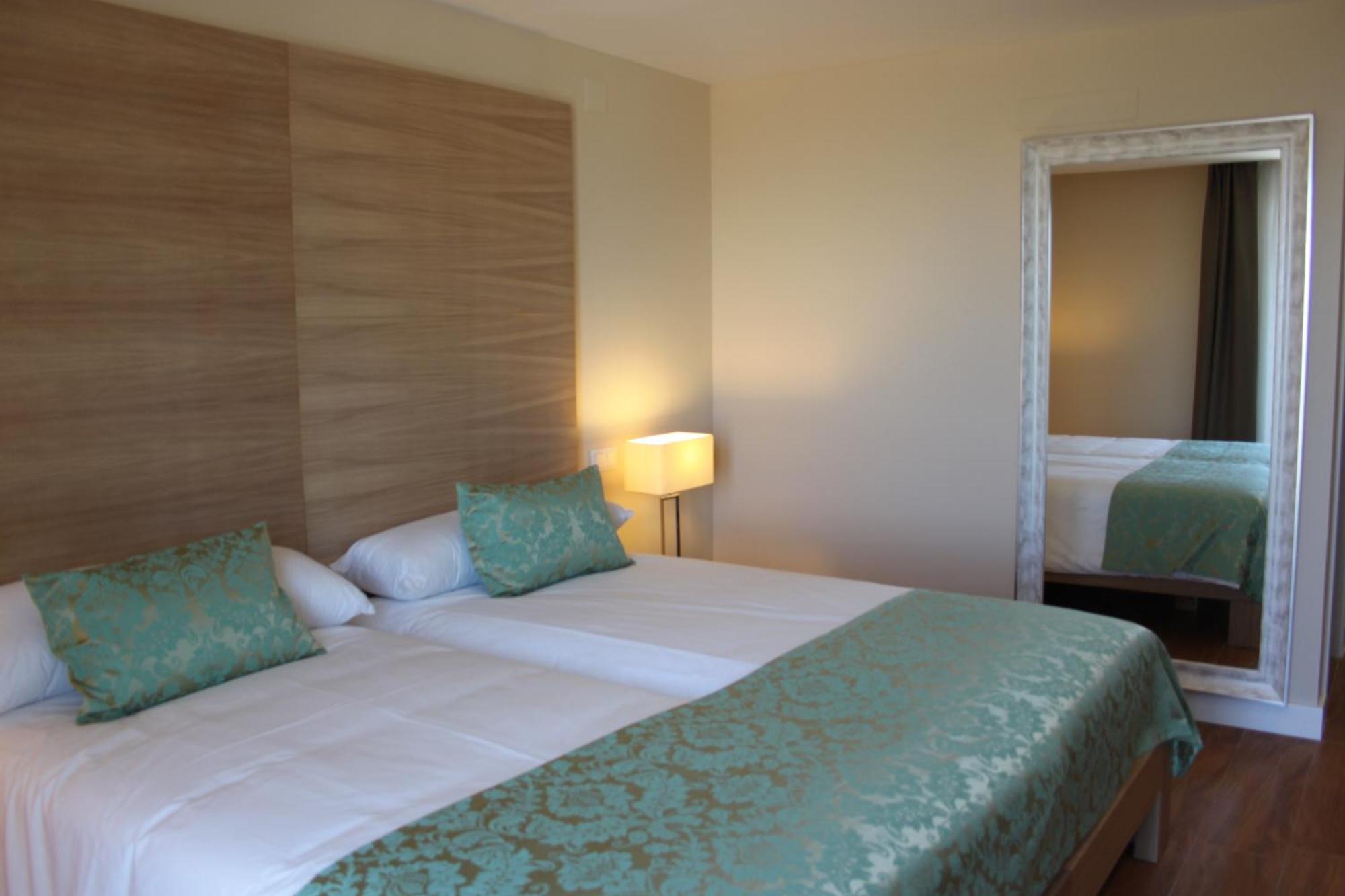 Hotel Medinasalim Мединасели Екстериор снимка